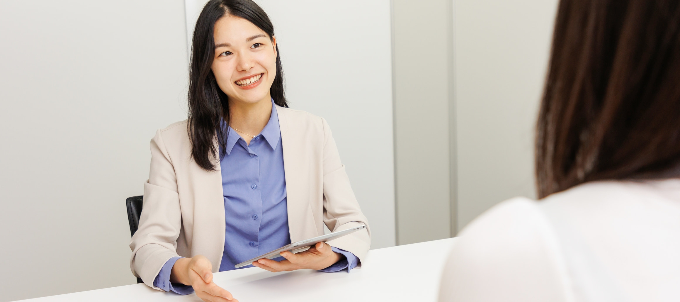 動画編集女性ディレクター