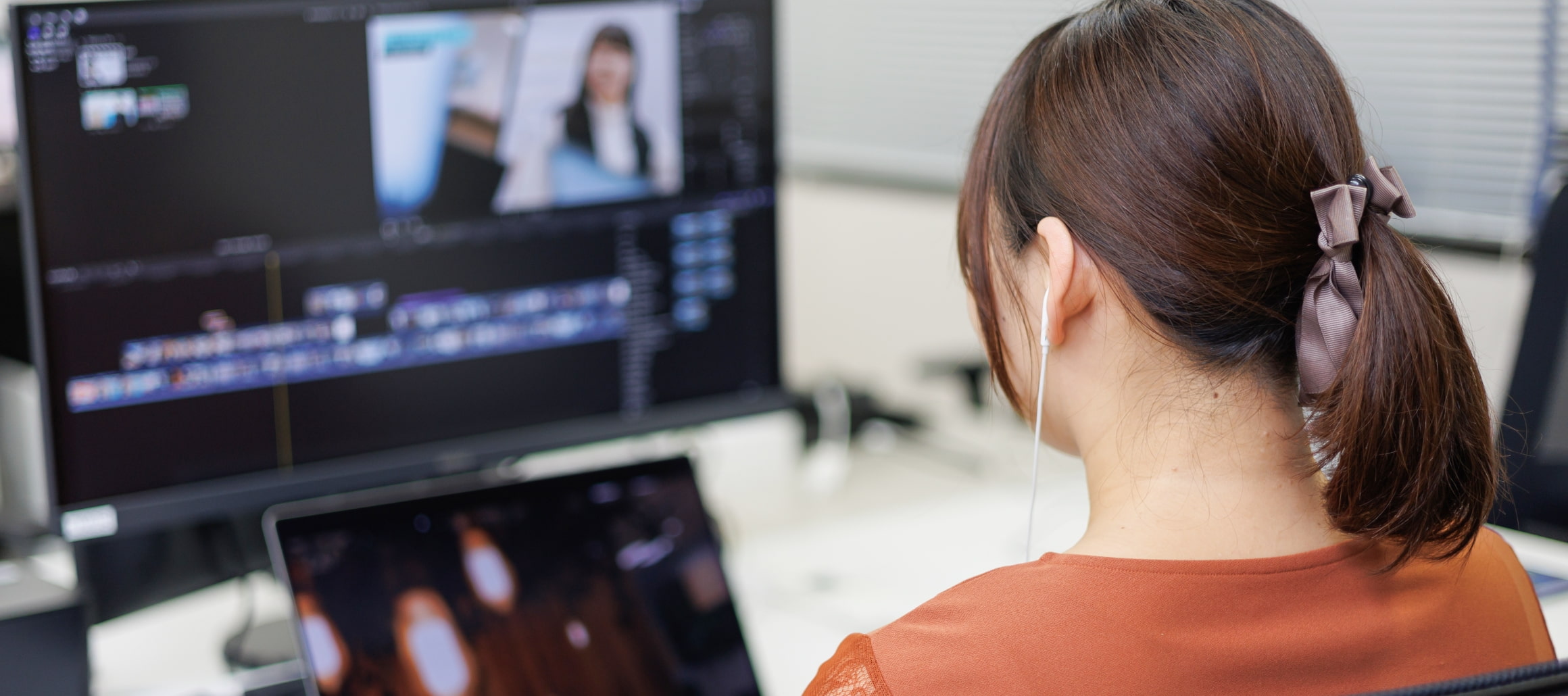 動画編集女性編集者